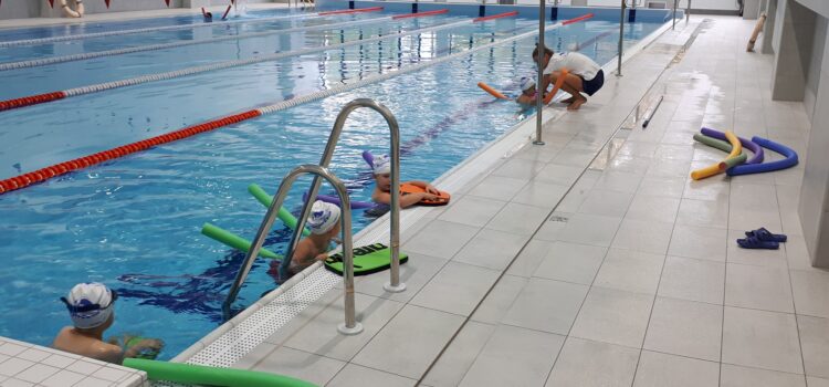 Nauka pływania dla dzieci Bydgoszcz – kiedy zacząć i jak wyglądają zajęcia?